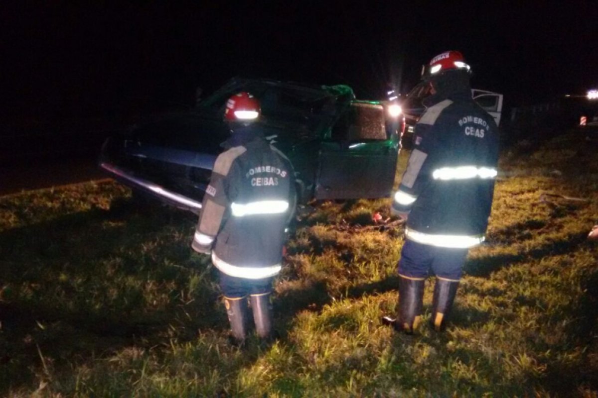 Una mujer murió en la Ruta 12 tras el vuelco de una camioneta | Máxima ...