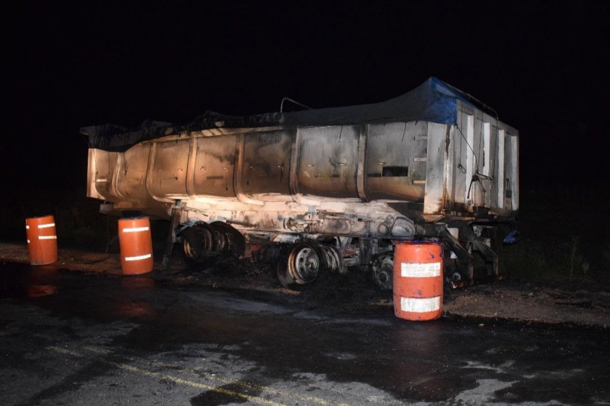 El fuego afectó la batea de un camión