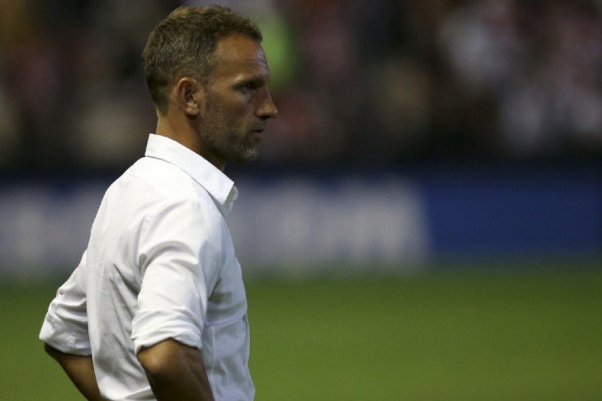 Diego Bernadi el &uacute;ltimo t&eacute;cnico en dejar su cargo tras la derrota de Estudiante ante Racing el &uacute;ltimo domingo.