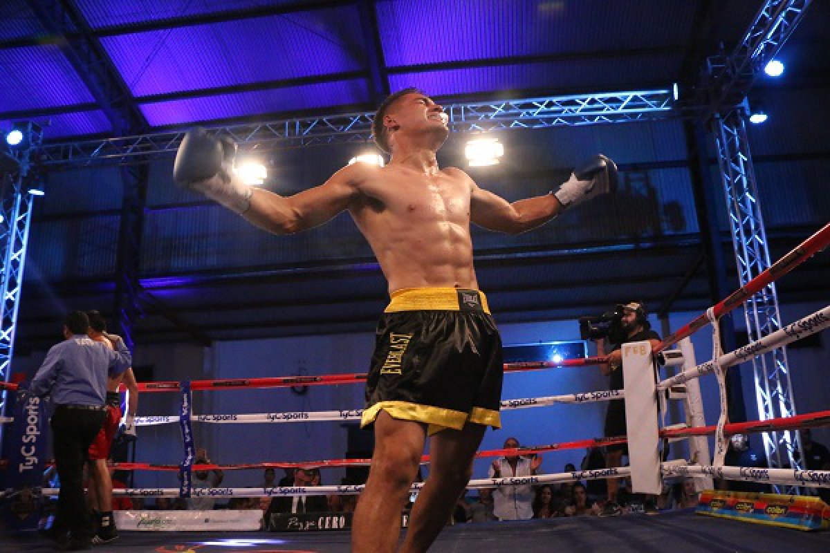 El invicto boxeador profesional, Sergio Payss&eacute;, se presentar&aacute; en el combate de fondo.