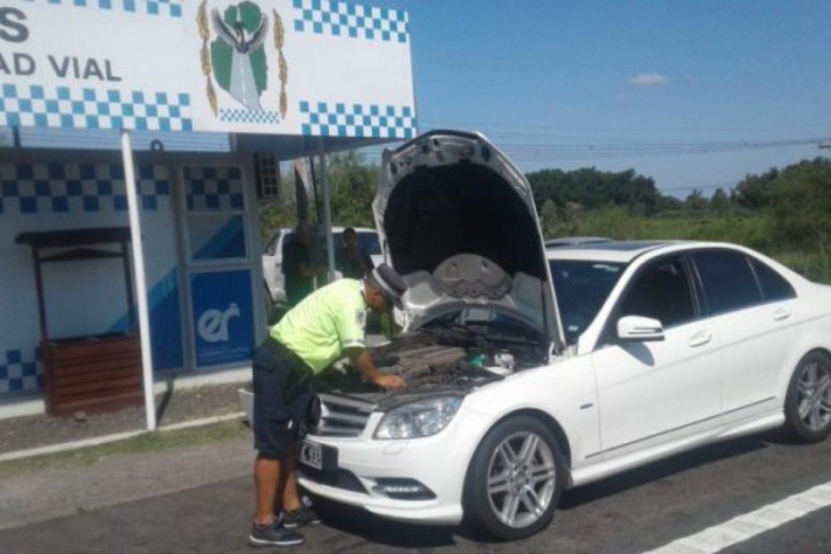 Auto retenido a Nara