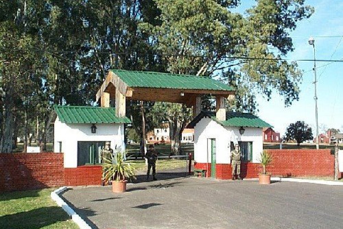 Centro de evacuados en el regimiento