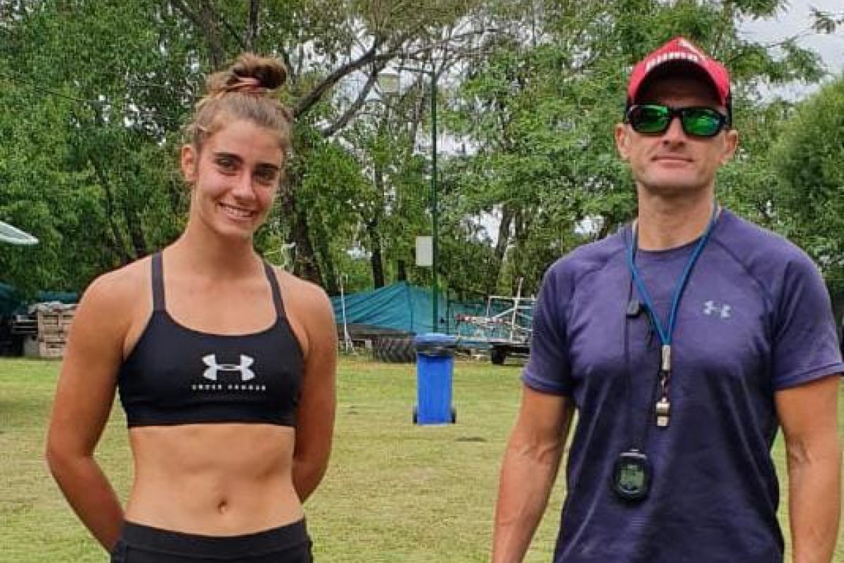 Martina Vela y el ucraniano Román Vilchenko en las instalaciones del club Regatas. Martina Vela y el ucraniano Román Vilchenko en las instalaciones del club Regatas.