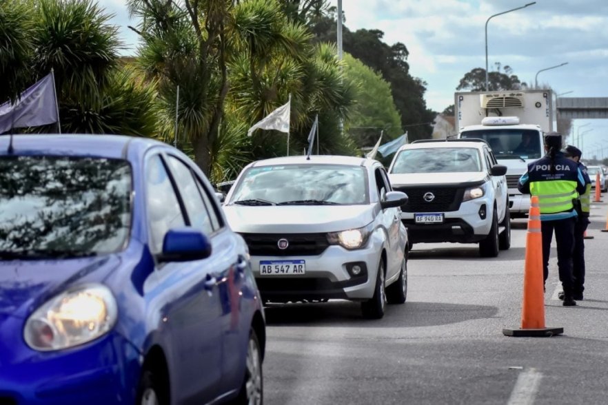 Tráfico intenso en rutas 12 y 14 por el fin de semana largo | Máxima Online