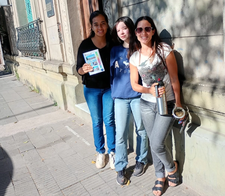 Carola Clerici y alumnas presentarán el libro "Rivers of Gualeguaychú"