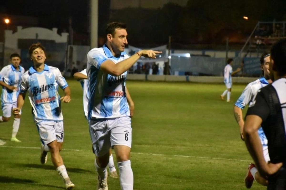 Damián Zadel con un frentazo puso el 2 a 0