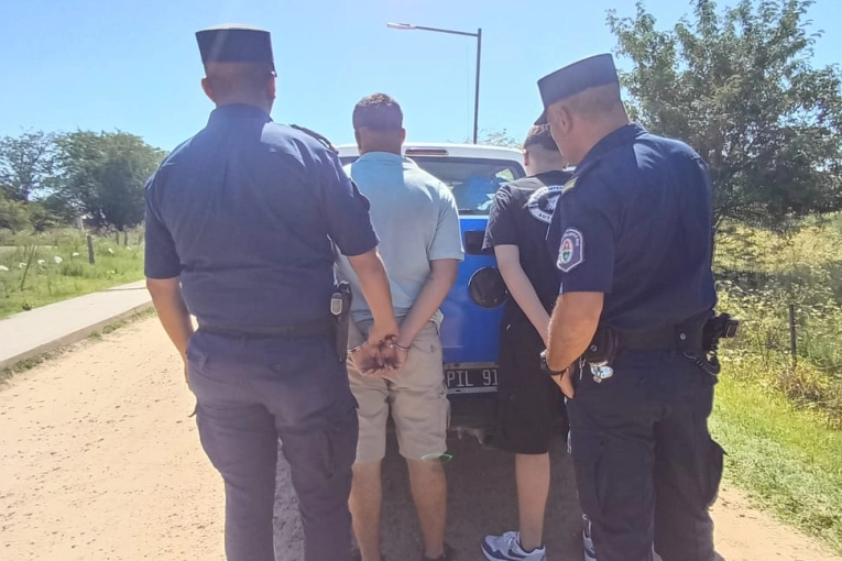 Detuvieron a un joven por tenencia de drogas tras una persecución en Camino a la Península