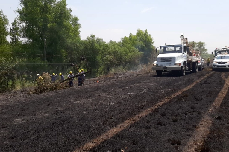 La mayoría de los conductores no disminuyen la velocidad ni por los conos ante incendios de banquinas