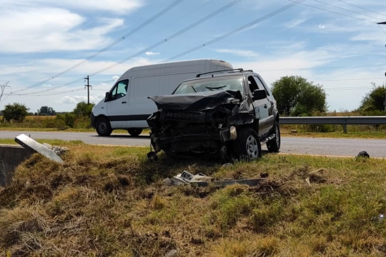 Una mujer y su nieto resultaron con lesiones por despiste en Ruta 14