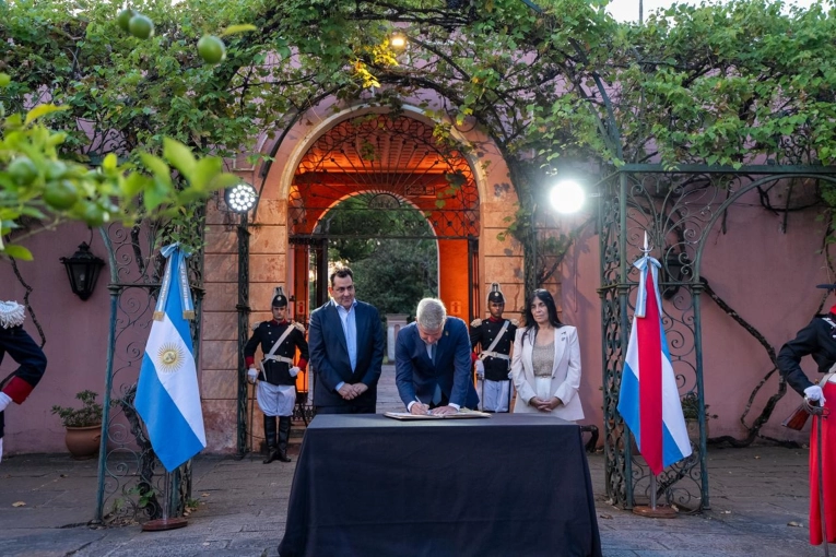 Frigerio acordó con Nación la puesta en valor del Palacio San José