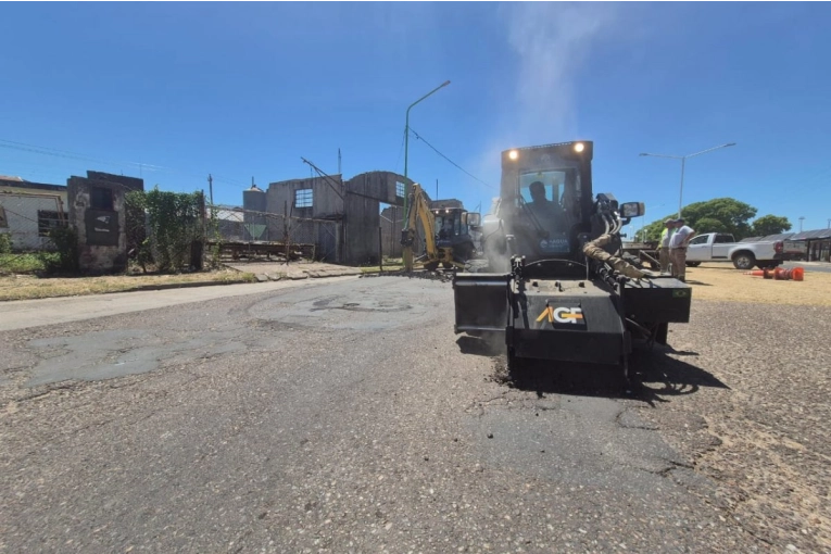 El Gobierno realiza mejoramiento de calles del centro y de Costanera