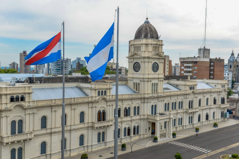 El gobierno provincial convoca a docentes y estatales para abrir la paritaria 2026