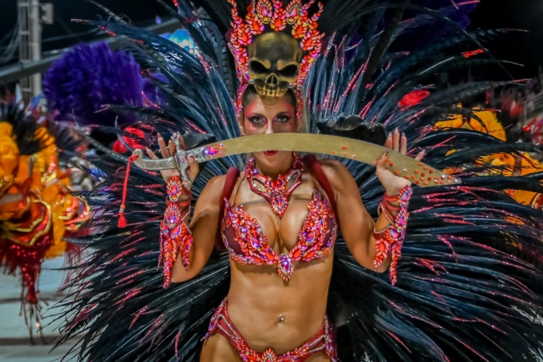 La octava noche del Carnaval del País se realiza y comenzará a las 22:30 horas