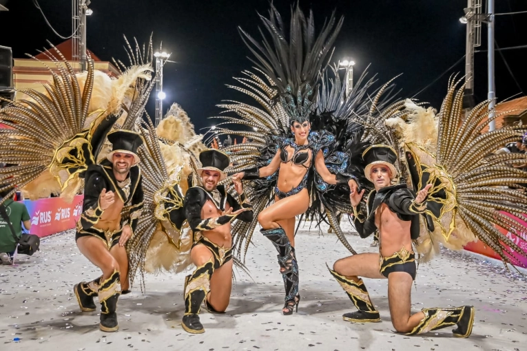 Más de 19 mil personas en la novena noche de carnaval
