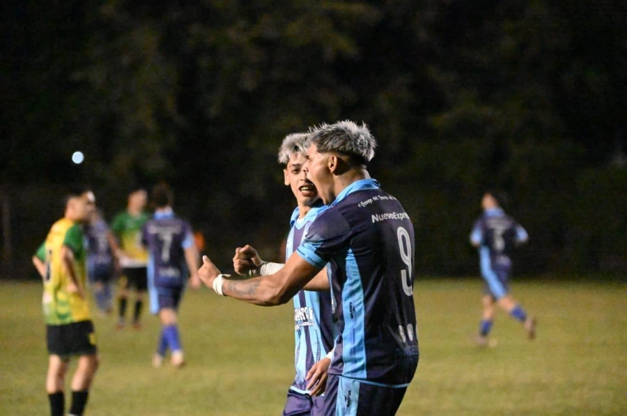 Agust&iacute;n Sol&iacute;s le dio el empate al Juve en los 90' Foto: Mauricio R&iacute;os