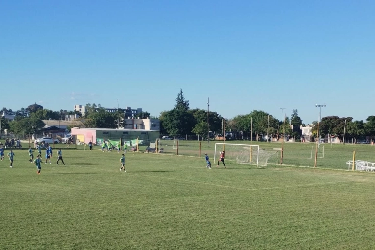 Juventud Unida ganó y es el único líder con puntaje ideal