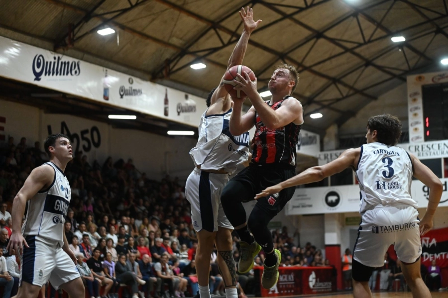 Zenclussen meti&oacute; un triple desde su campo en el primer cuarto. Foto: Mauricio R&iacute;os