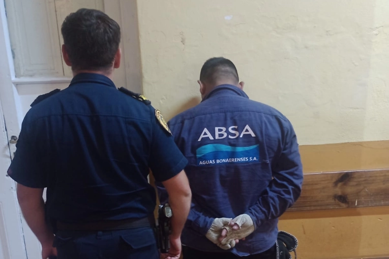 Se negó al control de alcoholemia, intentó agredir a policías y terminó detenido