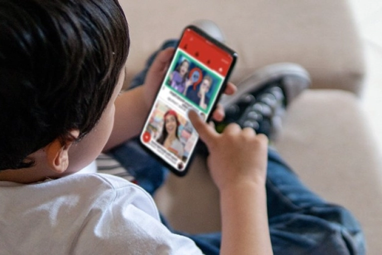 "Son niños que están muy solos y padres que no acompañan la crianza en la era digital", remarca la pediatra Pedrouzo