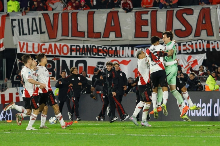 River le ganó a San Lorenzo por penales en un partido infartante y se metió en cuartos del Apertura 2026