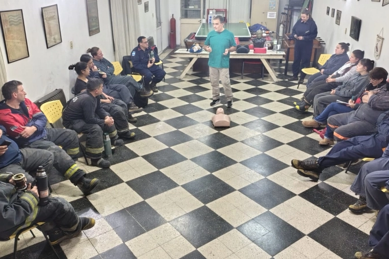 Bomberos Voluntarios participaron de una capacitación en el hospital