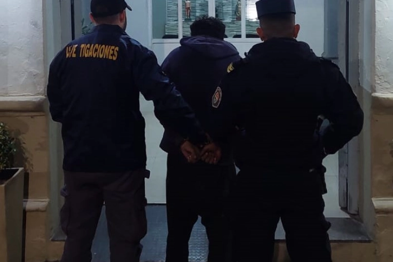 Fue detenido el hombre que amenazó y le robó la mochila a una joven estudiante