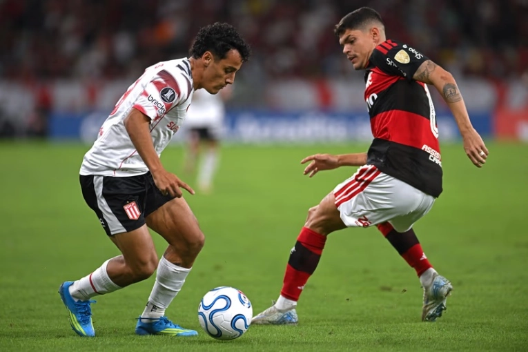 Estudiantes perdió con Flamengo y se aleja de la clasificación en la Copa Libertadores 2026