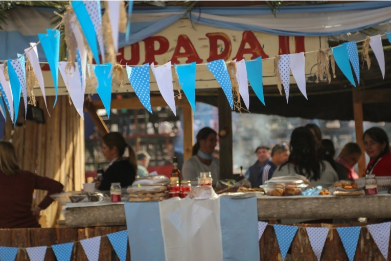 Comenzó el armado para la gran fiesta del 25 de Mayo