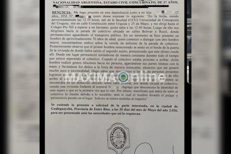 En pleno centro, habrían realizado gestos obscenos a dos menores