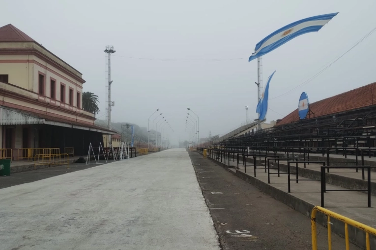 El operativo nocturno de Higiene Urbana dejó impecable el Parque de la Estación