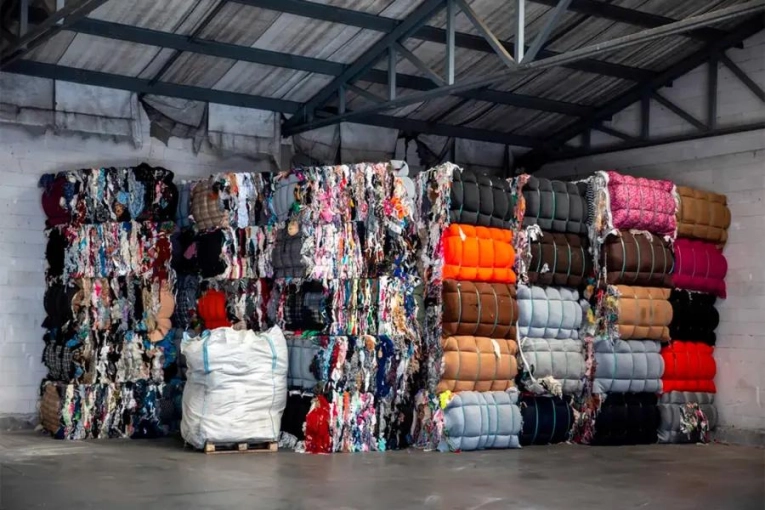 Proponen que se prohíba por cinco años la importación de ropa usada en Argentina