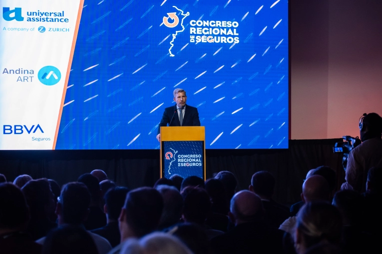 Frigerio participó del Congreso Regional de Seguros