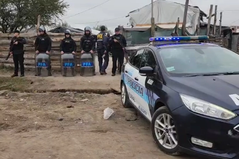 La Policía Federal realizó un allanamiento por drogas en barrio Los Espinillos