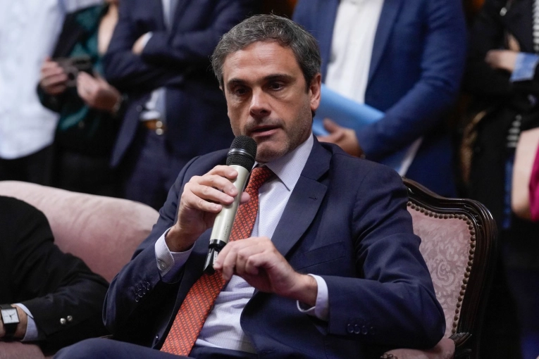 Michel: Frigerio sigue enviando leyes para privatizar la provincia