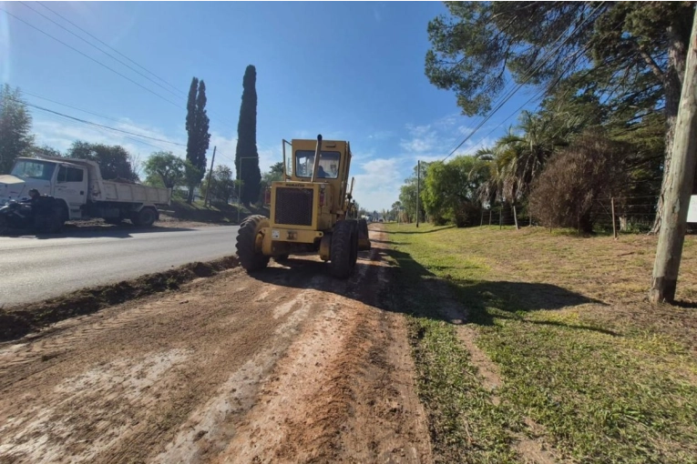 La optimización de banquinas que se realiza en Urquiza al Oeste otorga mayor seguridad vial