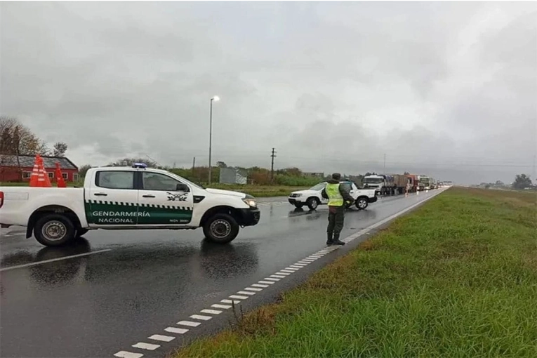Por un grave siniestro está cortada la ruta 12 en sentido norte-sur