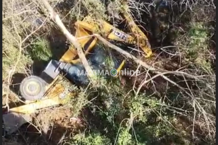 Ruta 14: Tremendo choque entre un camión y una máquina vial en el puente sobre Arroyo Gualeyán