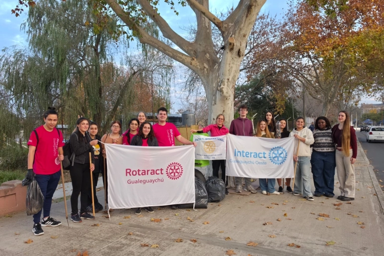 Jovenes de Gualeguaychú llevaron adelante una jornada de limpieza por el Día del Ambiente
