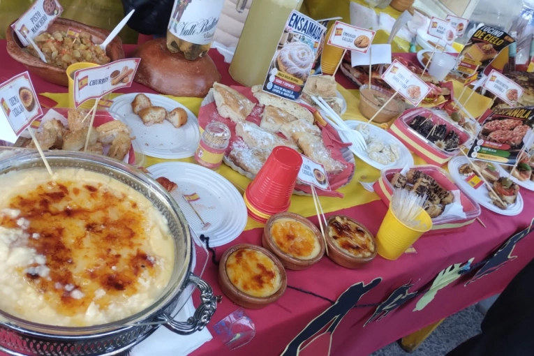 Sabores, música y tradición: así se vivió la Muestra de los Países del Colegio Ruperto Gelós
