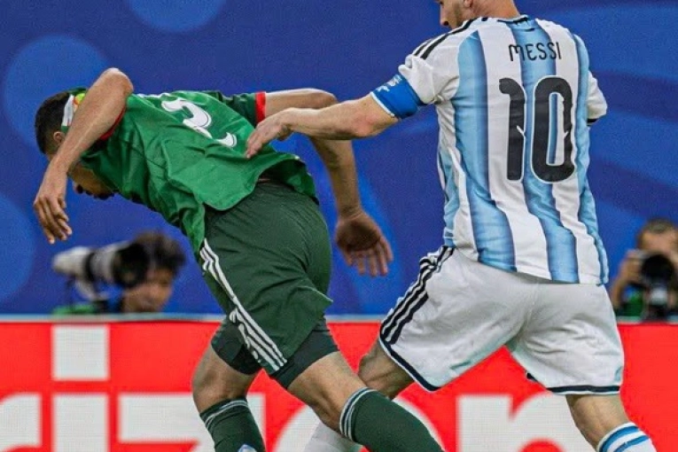 La Federación de Argelia reclama ante la FIFA el arbitraje frente a la Selección argentina