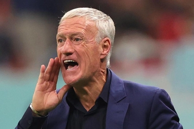 Didier Deschamps dejó la concentración y volvió a Francia tras la muerte de su madre