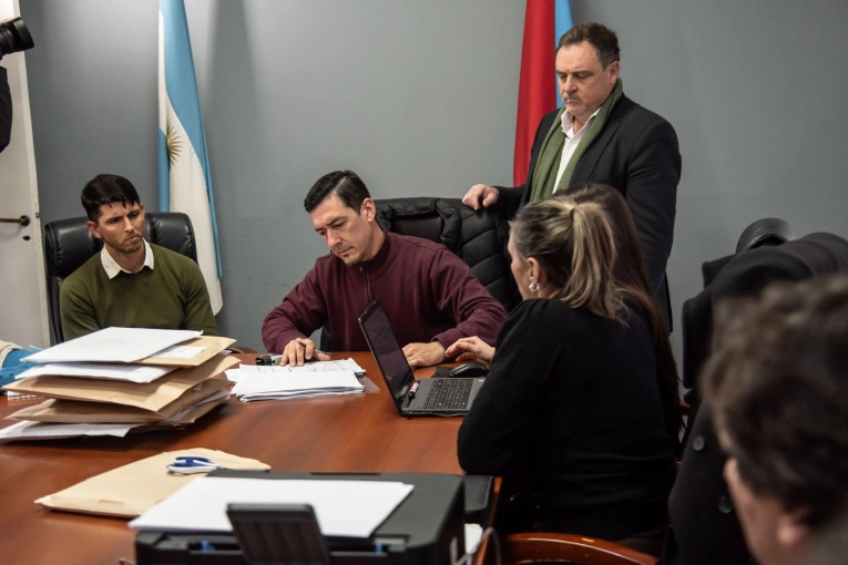Se abrieron los sobres de las licitaciones para adquirir maquinaria vial por más de 12.000 millones de pesos