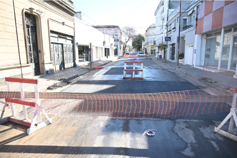Nueve tramos de calles del centro y alrededores fueron reparados con asfalto caliente