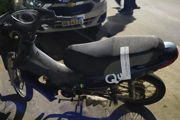 Evadió un control policial, intentó escapar nuevamente y terminó detenida