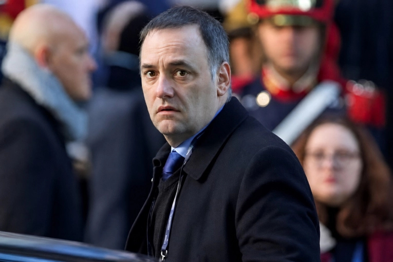 Renunció Manuel Adorni a la Jefatura de Gabinete en medio de la investigación de su patrimonio