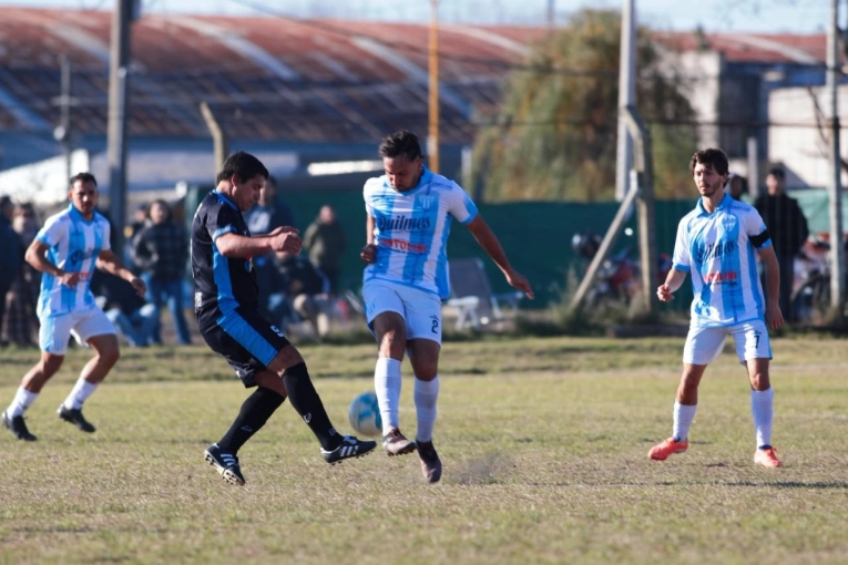 Juventud Unida dejó sus primeros puntos ante Defensores del Oeste