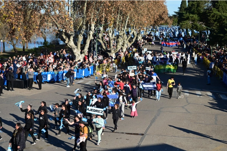 Abrió la convocatoria para participar del tradicional desfile del 9 de Julio