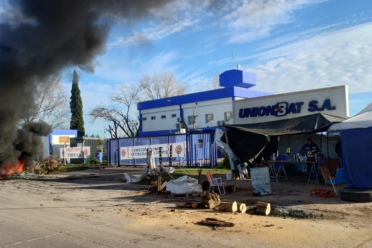 Despidos en UnionBat: la empresa incumplió la conciliación y no permitió el ingreso de los trabajadores