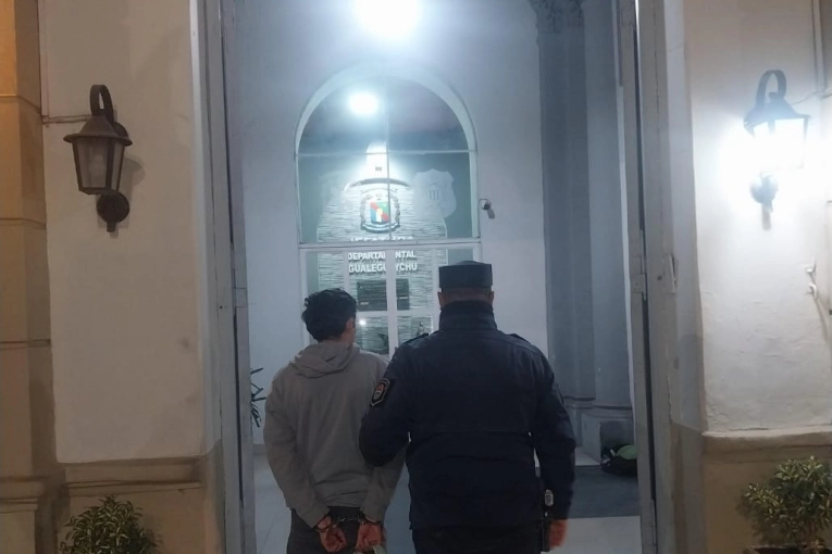 Detuvieron a un joven acusado de un robo a mano armada y recuperaron la bicicleta de la víctima