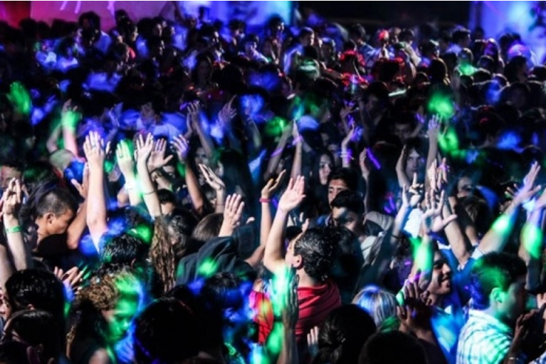 Por un hecho de violencia de género detienen a un hombre en un local bailable